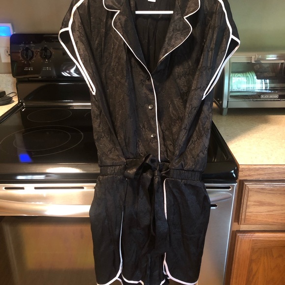Women’s Black VS Sleep Romper Size L - Picture 5 of 5